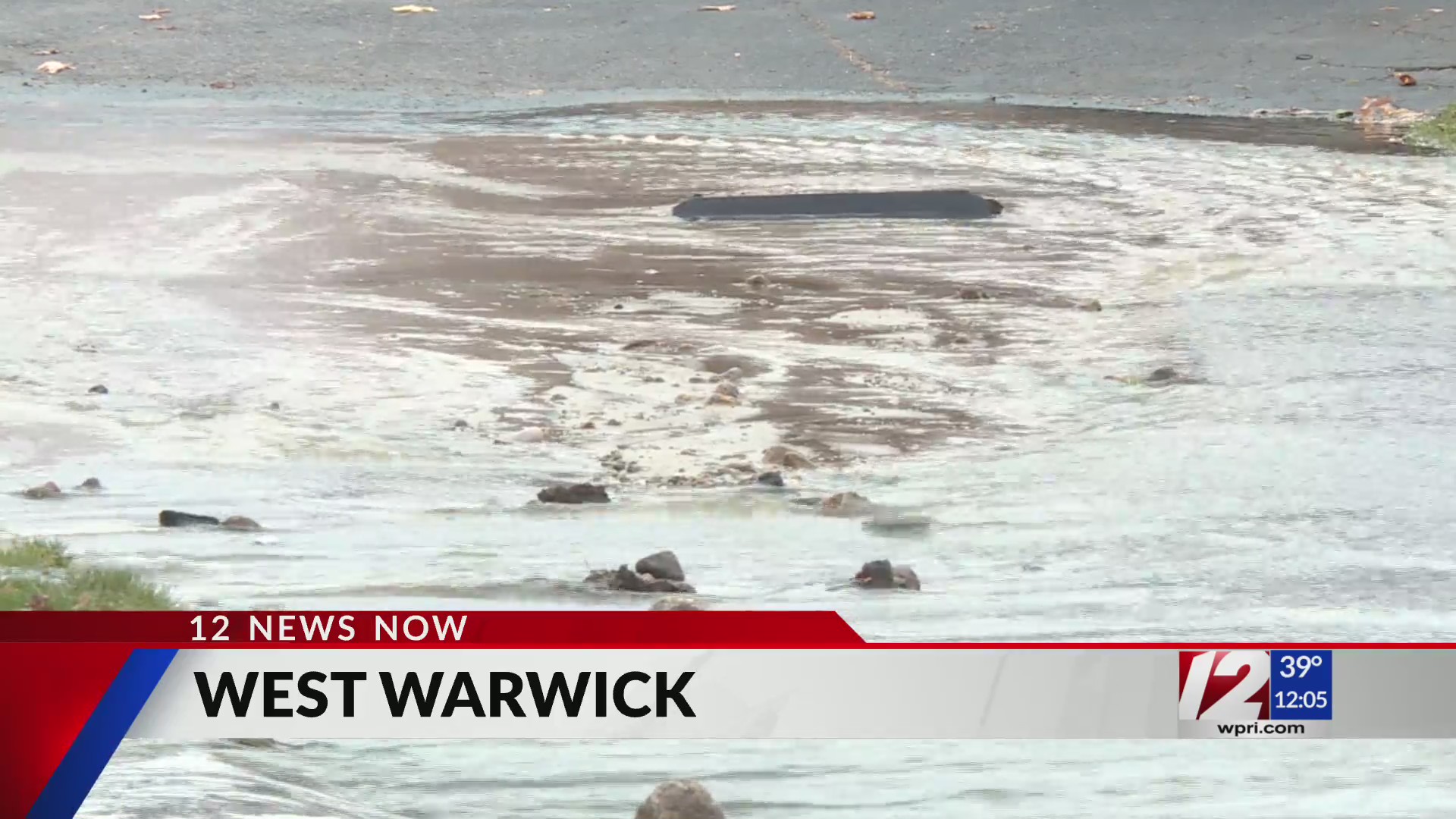 Car crashes into fire hydrant in West Warwick – WPRI.com