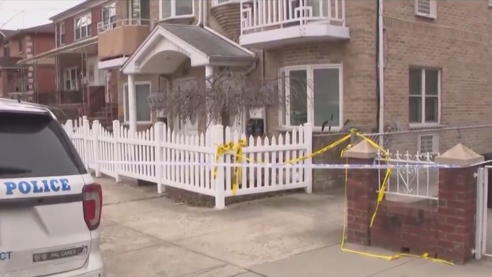 Son charged in stabbing death of Queens mom: NYPD – PIX11