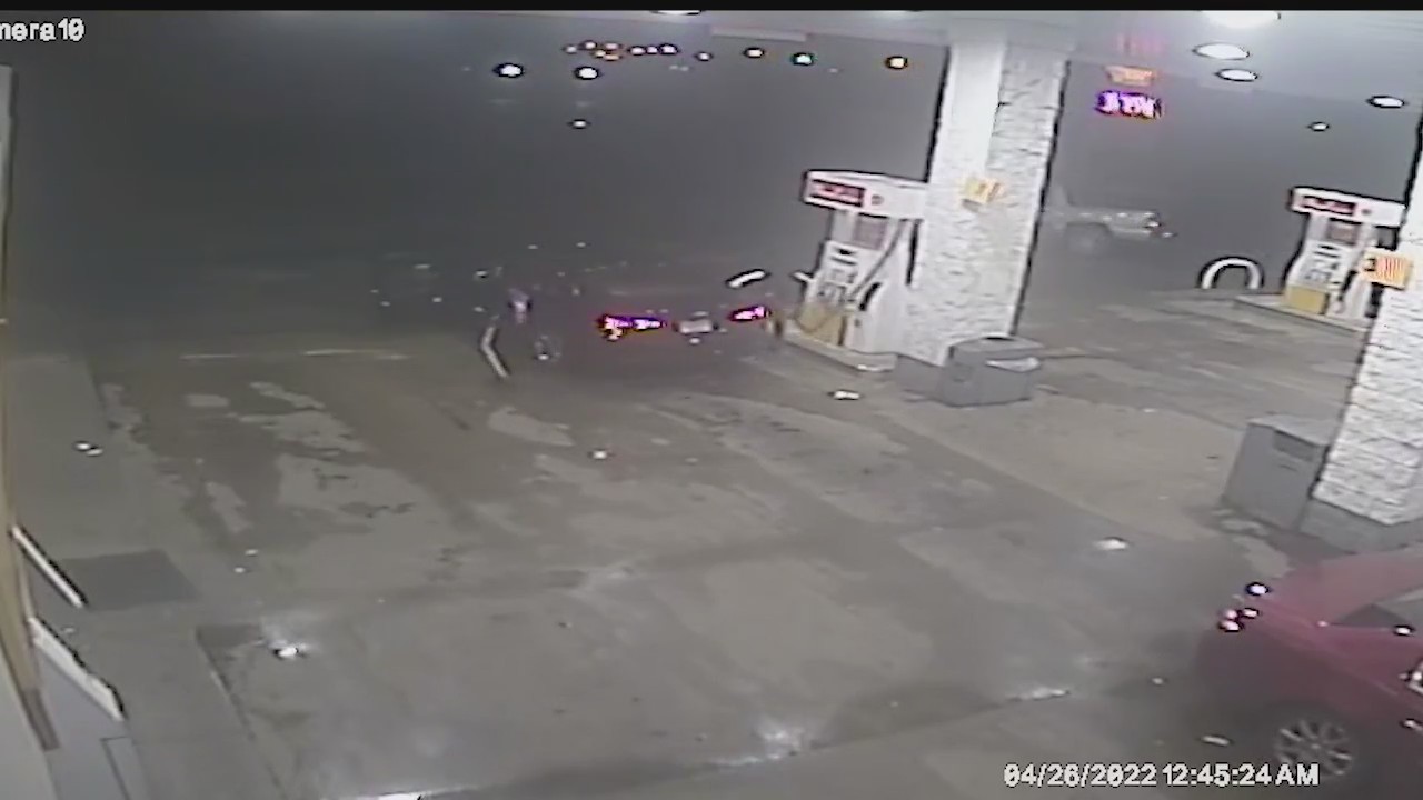 Two shot, injured at Youngstown Shell gas station