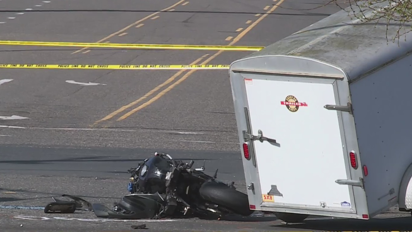 Portland police: 1 dead, 2 injured in crash involving motorcyclist ...