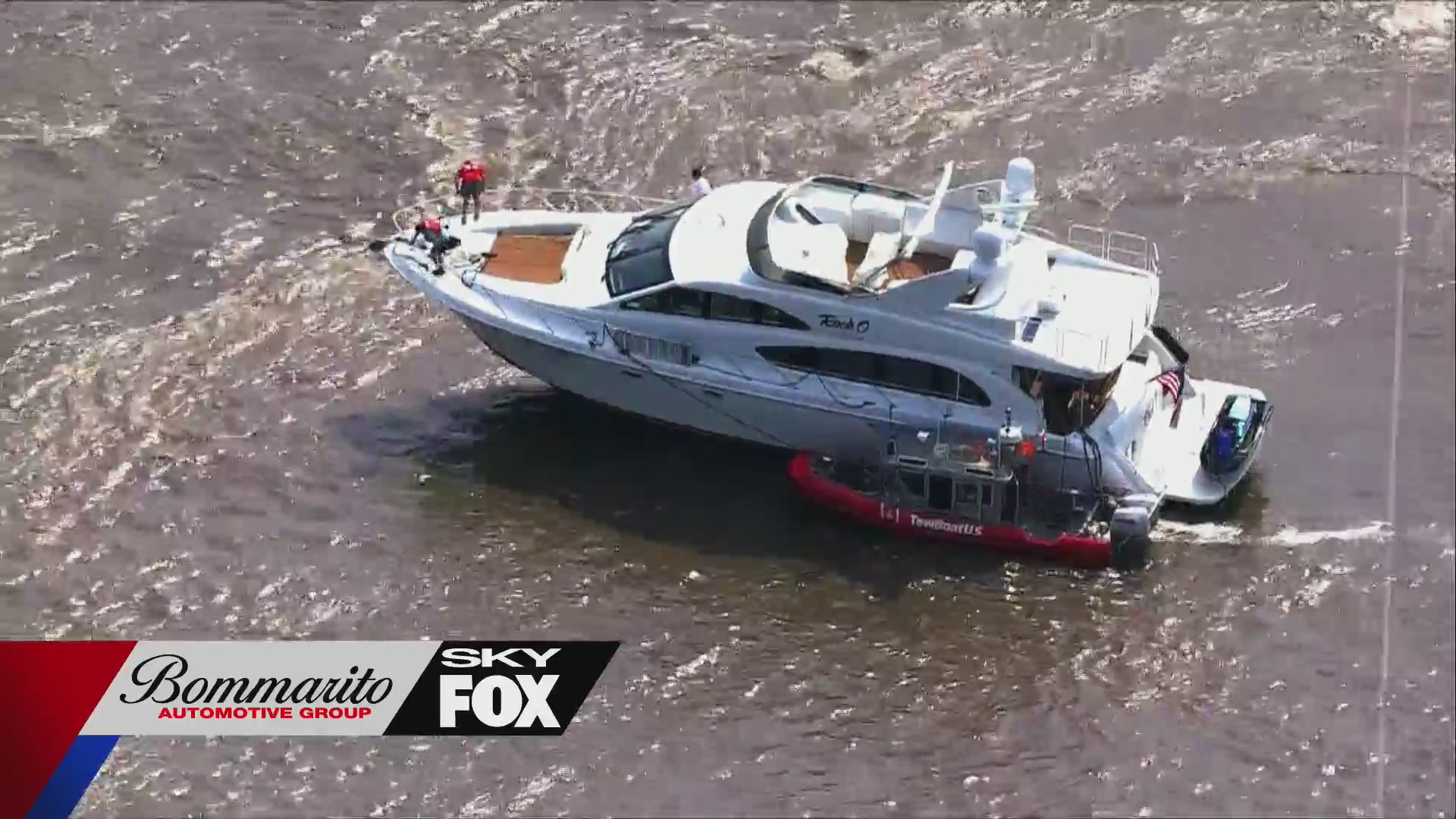 Large boat remains stuck in the Mississippi River near St. Louis – FOX 2