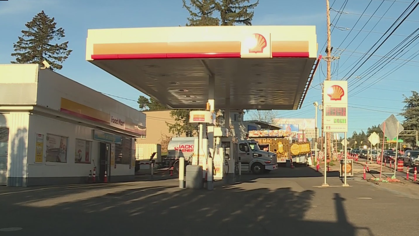 Tigard gas station robbed by gunman, police seek suspect – KOIN.com