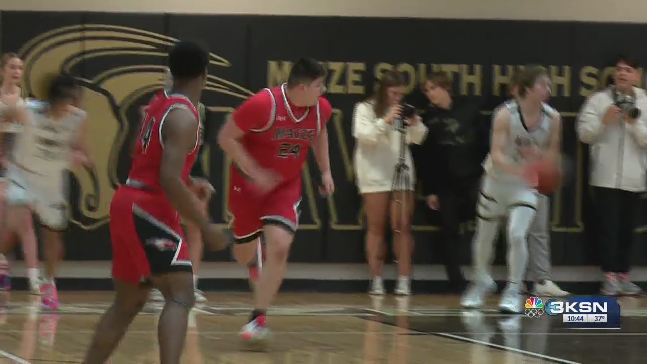 Eagles and Mavericks split in Maize basketball battle KSNTV