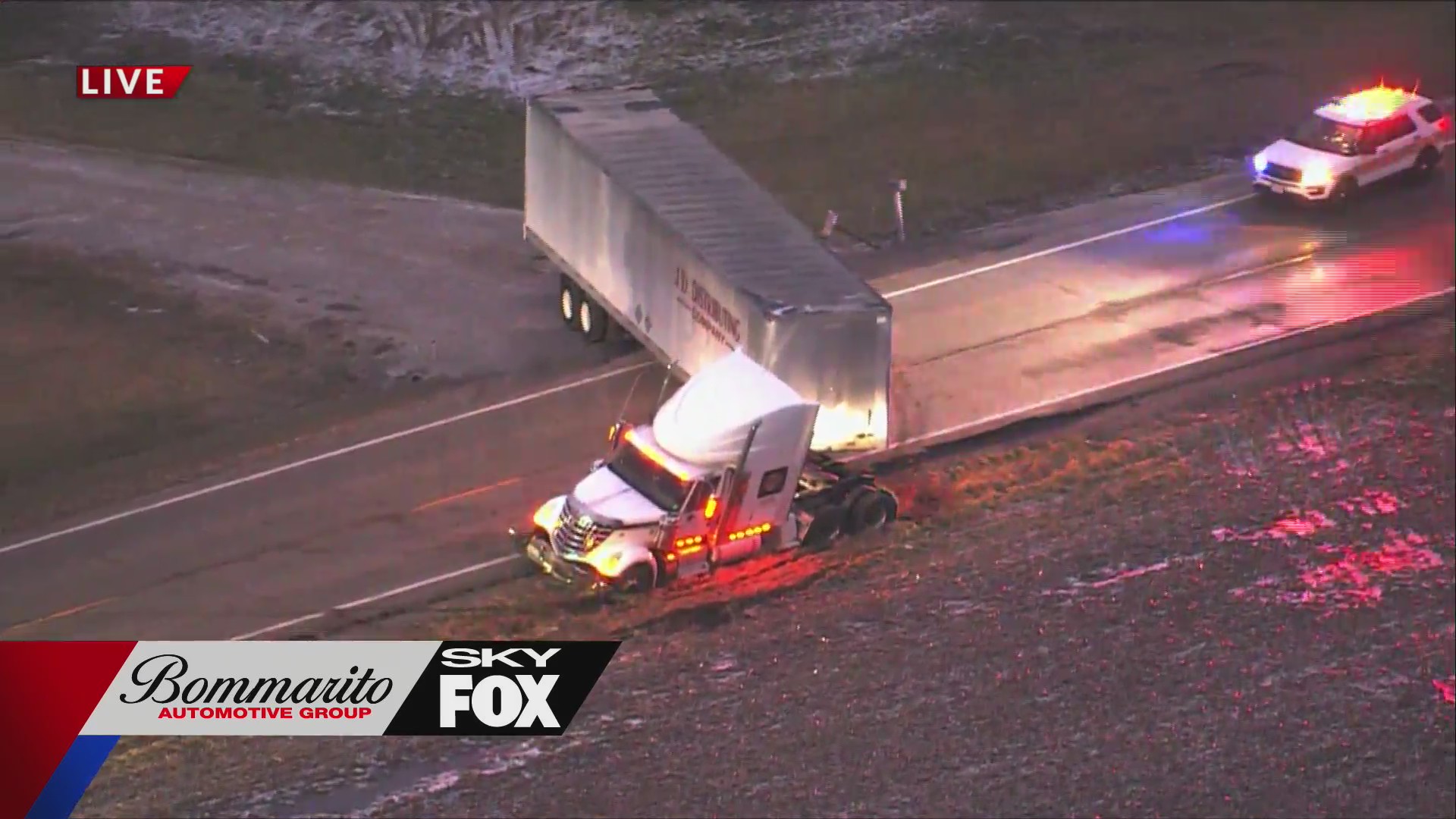 Tractortrailer blocks all lanes of traffic on Highway 15 in St. Libory