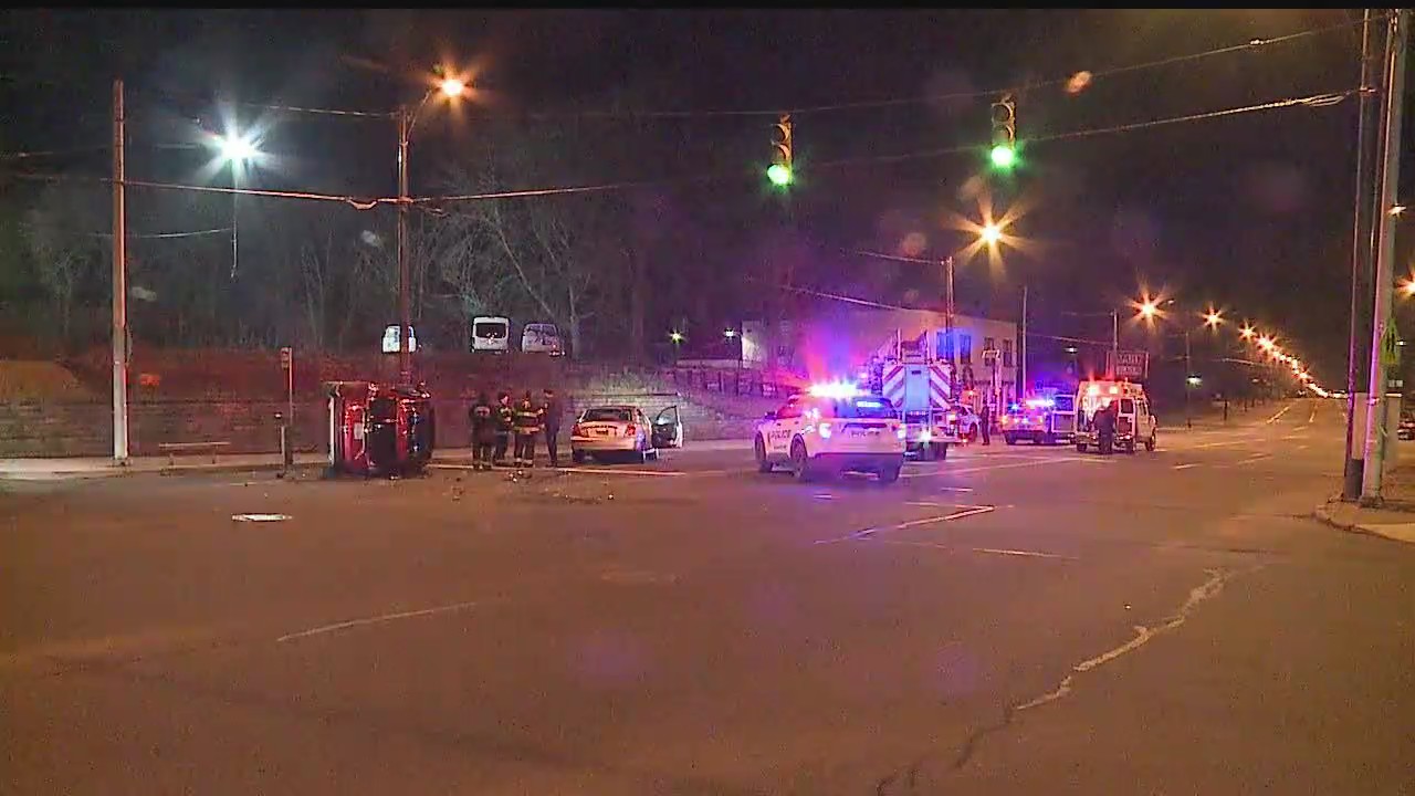 Two people taken to hospital after South Side crash – WKBN.com