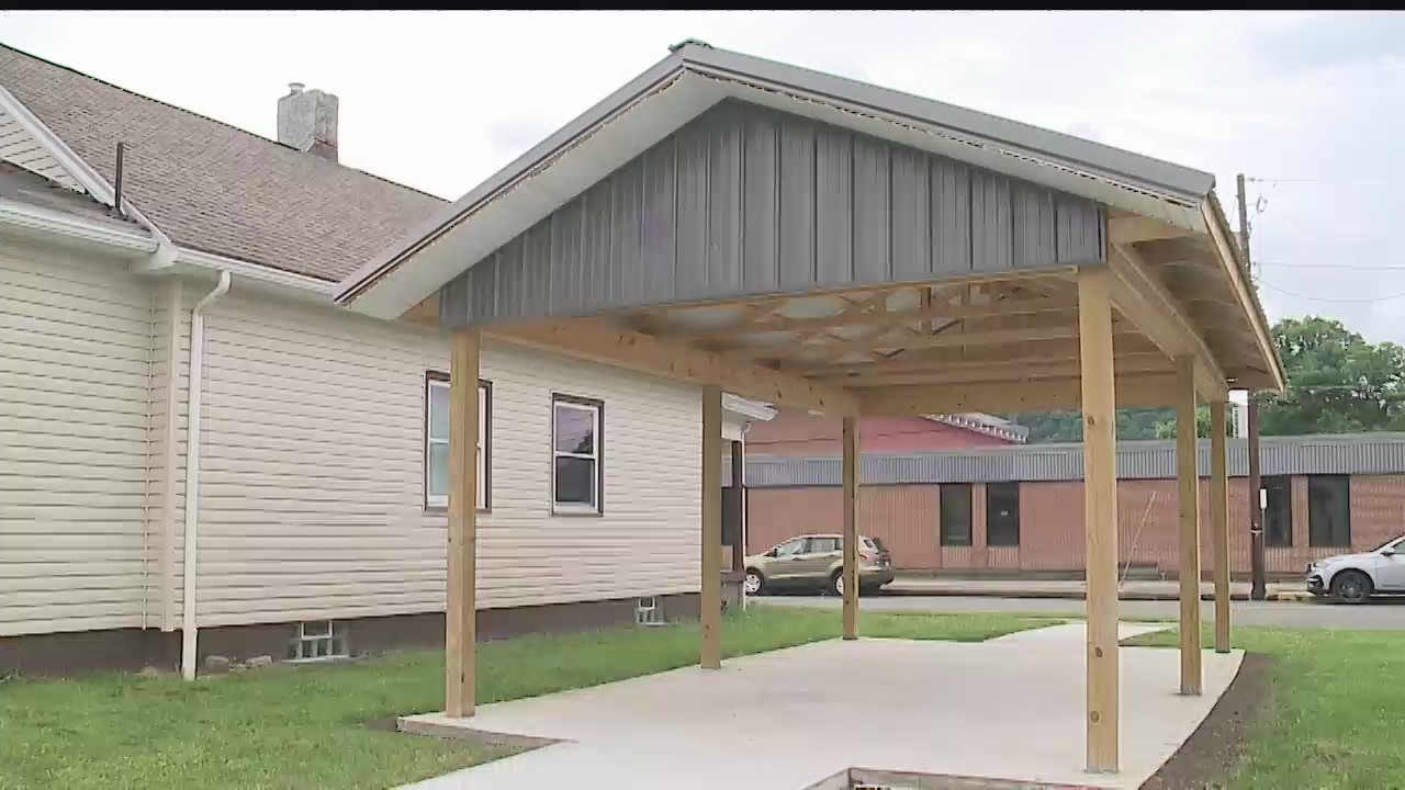 Garfield Elementary School Principal Lisa Ferguson organizes outdoor