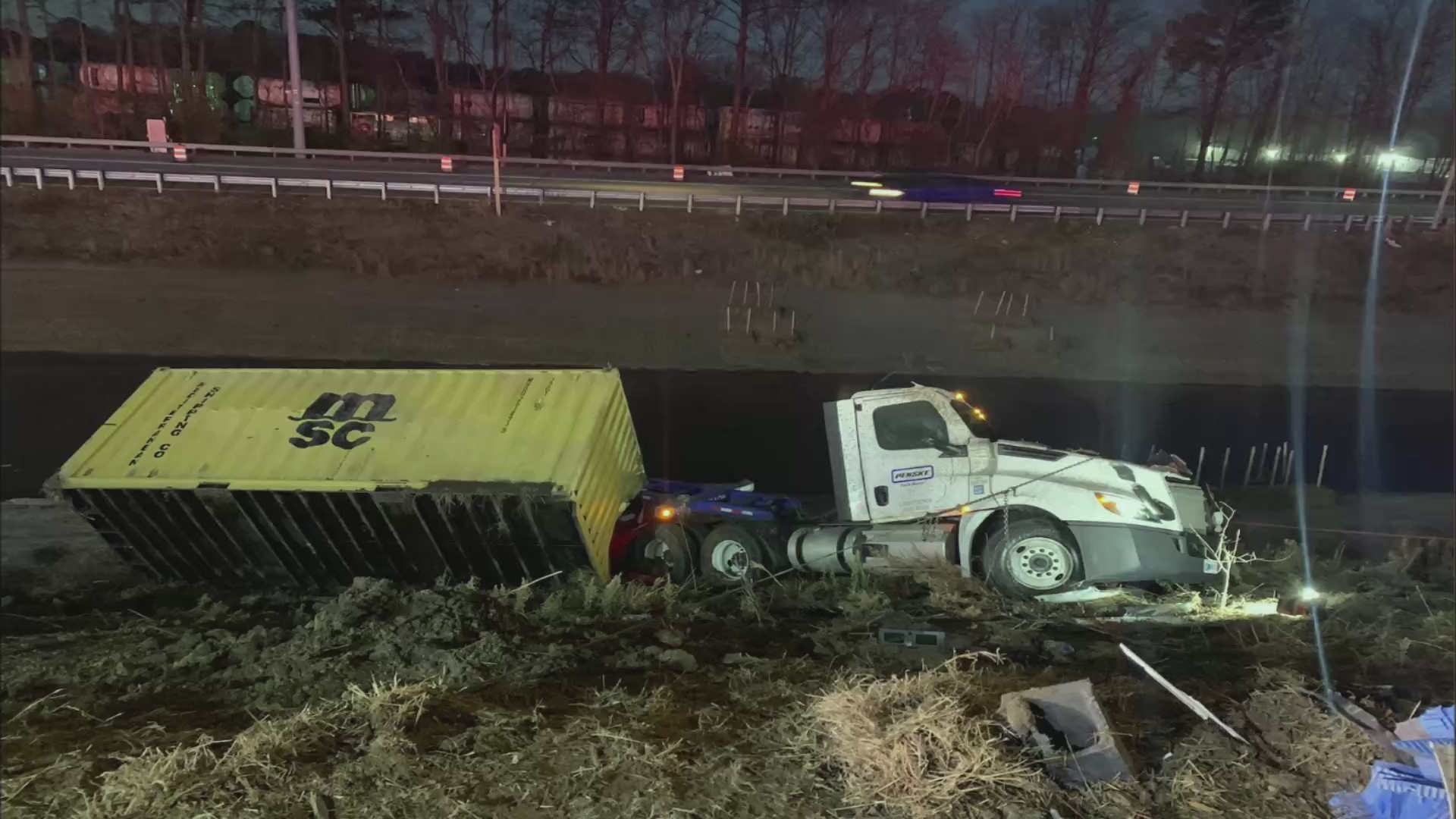 Fatality confirmed after tractor-trailer overturns on I-64 in ...