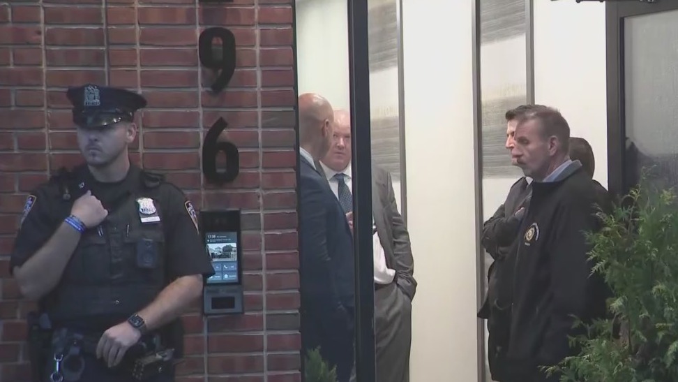Woman, teen girl, and dog found dead in BK apartment – PIX11