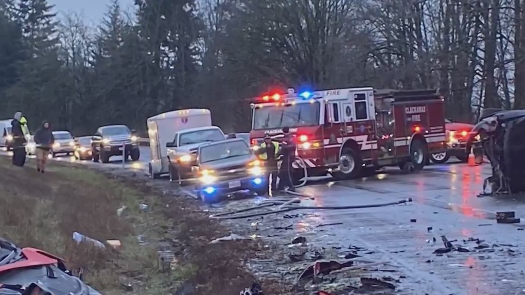 Twovehicle crash closes Hwy 212 in Damascus