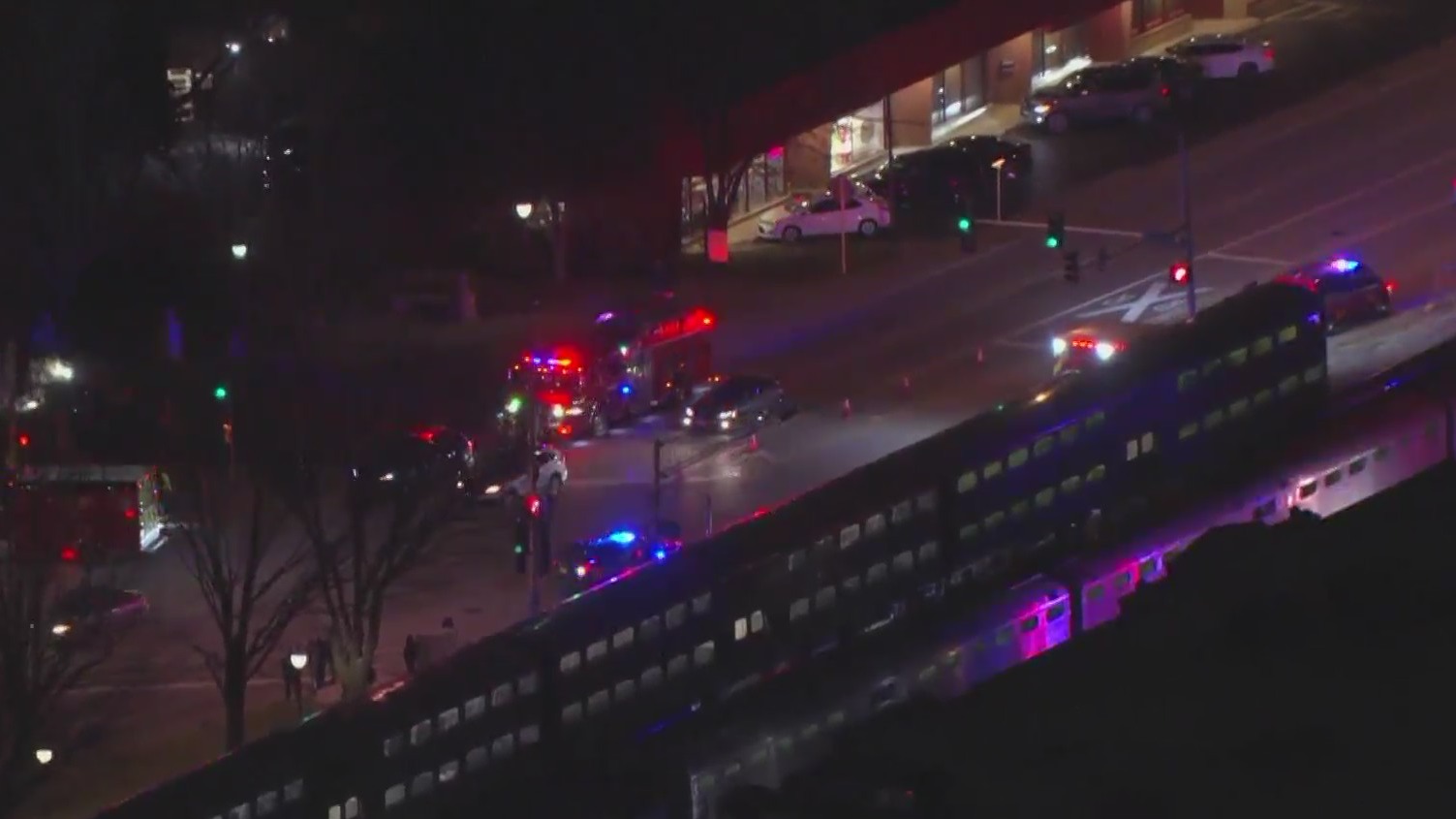 Metra train hits car in Arlington Heights – WGN-TV