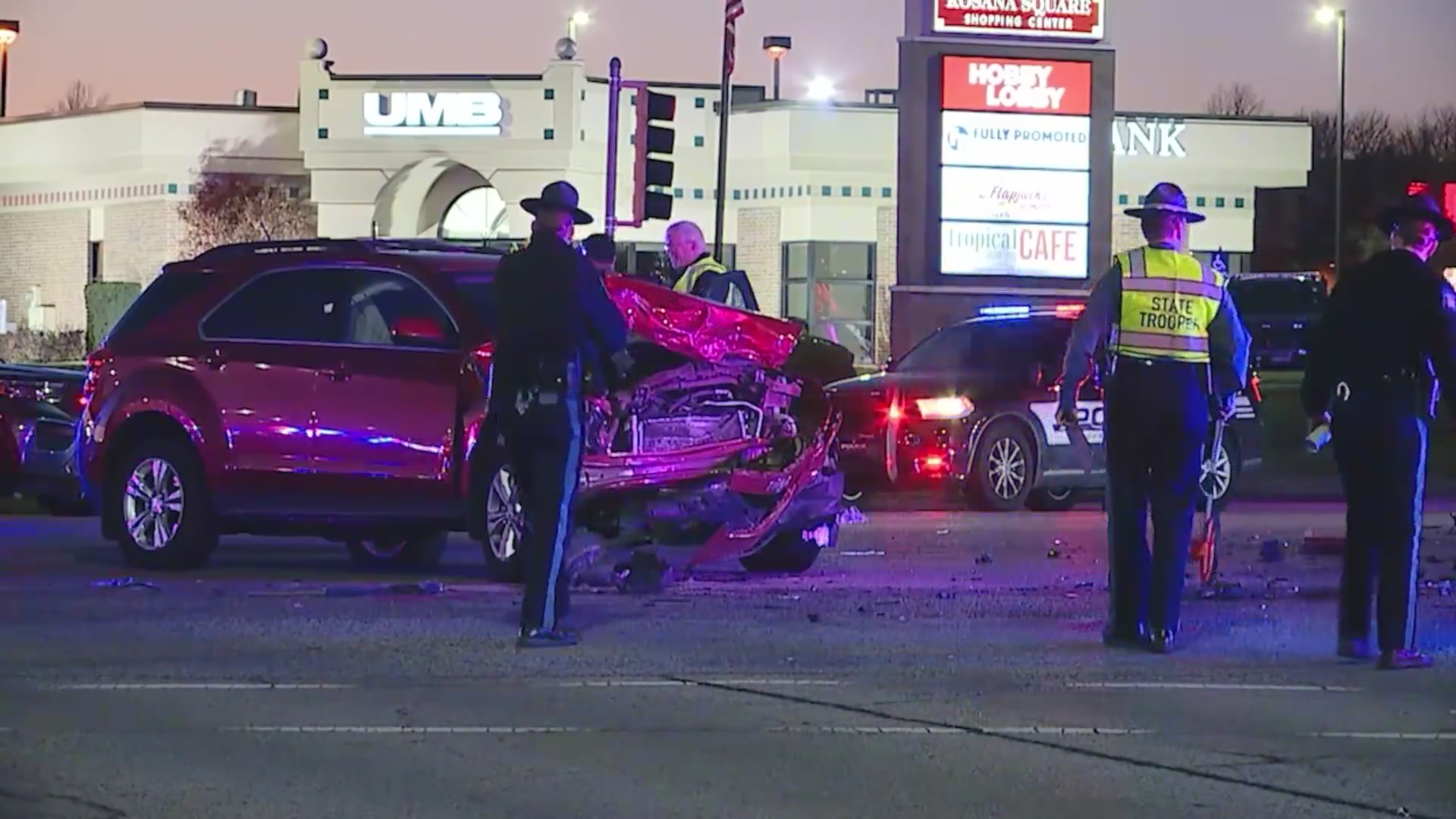 Police chasing theft suspects leaves 5 injured in Overland Park crash ...