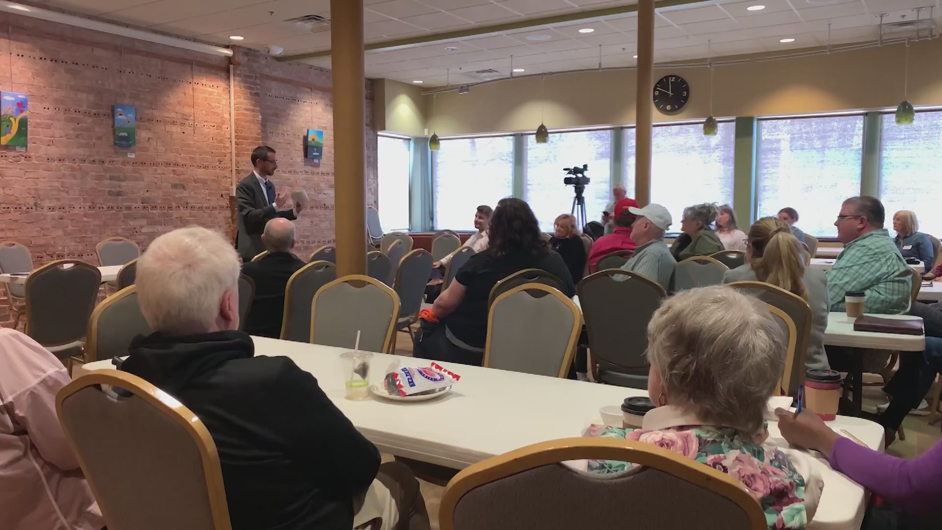 Rockford mayor talks city issues with residents over coffee