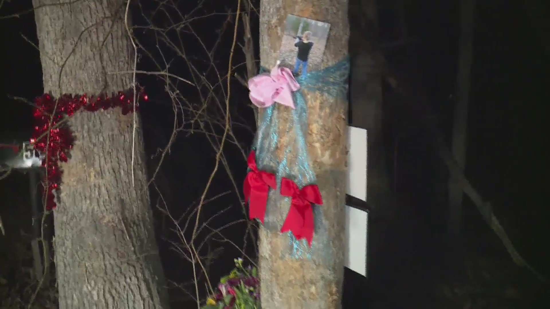 3 teens dead, 2 injured in rollover crash early Sunday morning – FOX 2