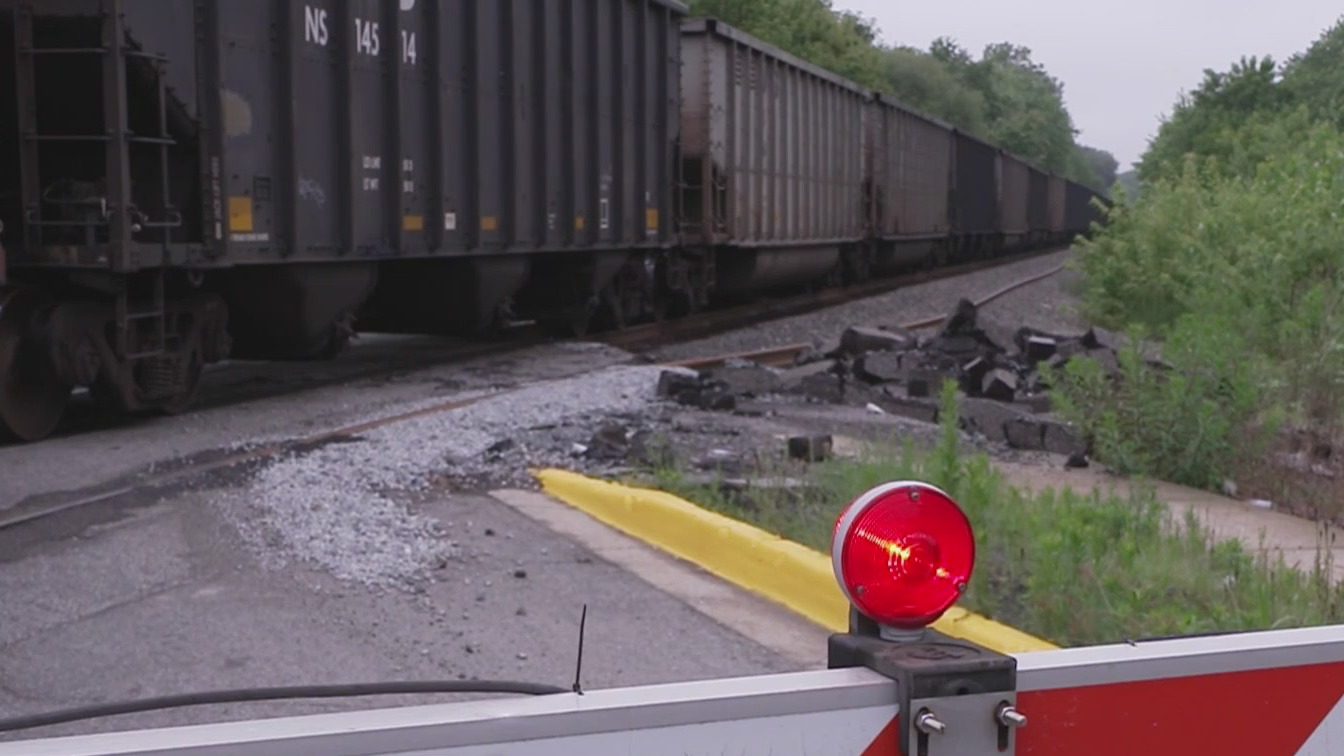 Americans pressure US government to act on stalled freight trains ...