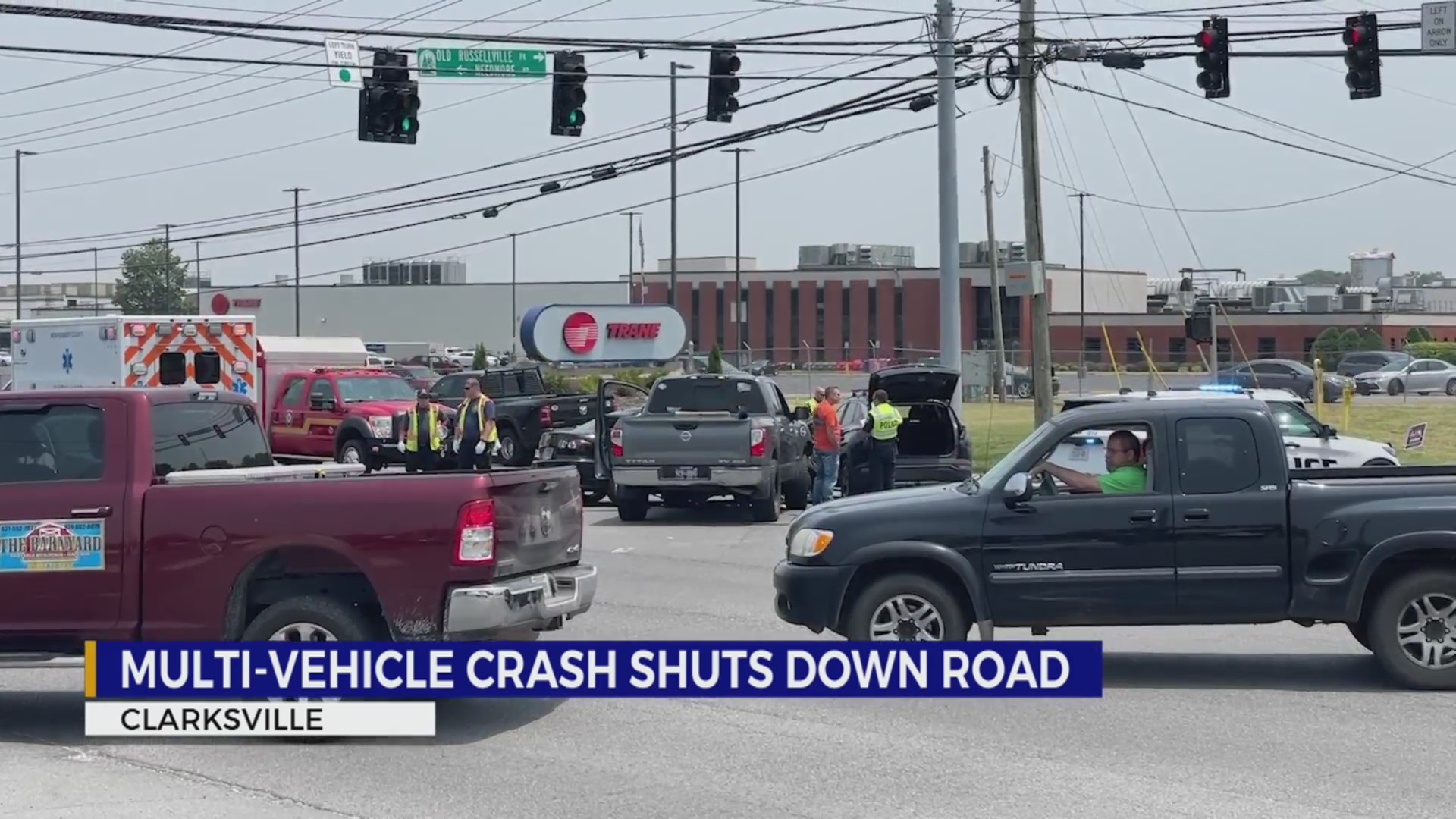 Multi-vehicle crash shuts down section of Clarksville road – WKRN News 2
