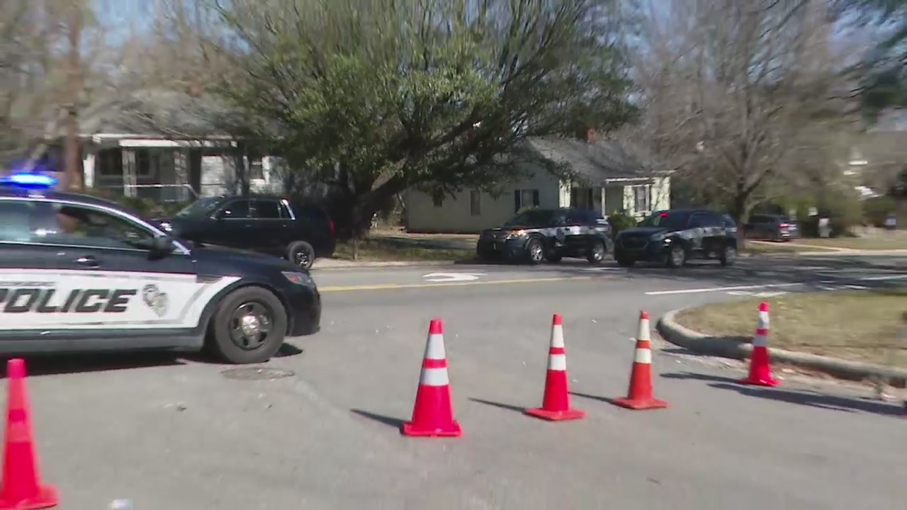 Greensboro crash closes Yanceyville Street16th Street intersection