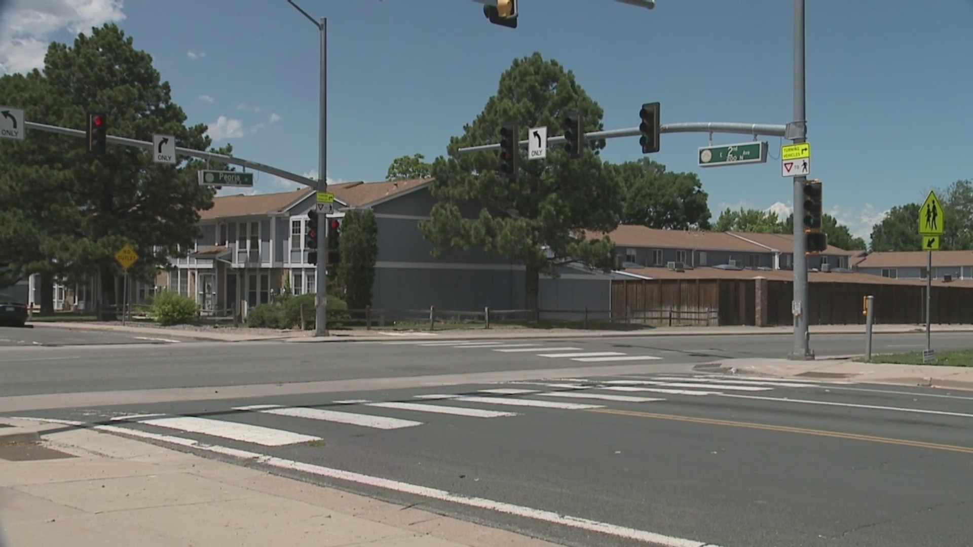 Aurora Police officer hurt in crash following a chase – FOX31 Denver