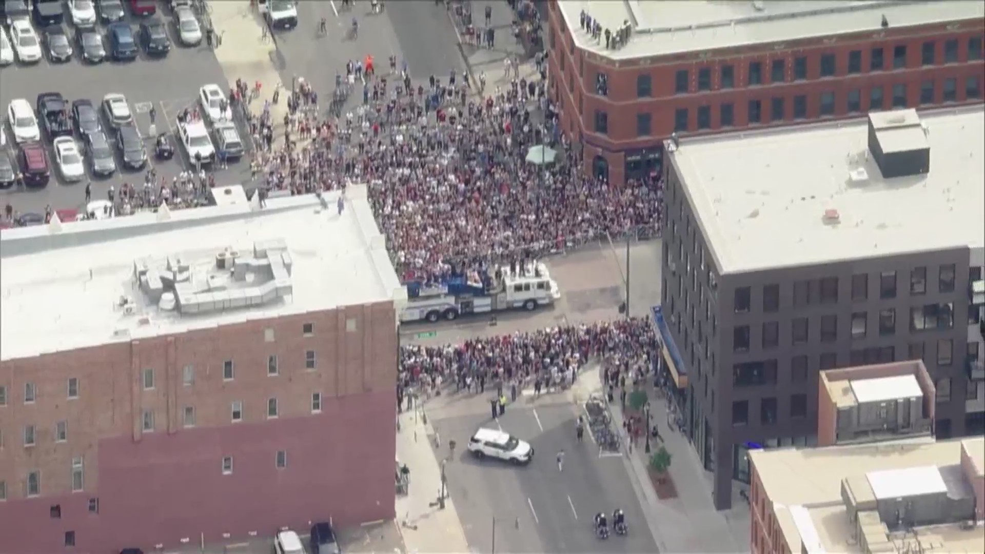 Fans describe ‘family’ warmth of Avs parade – FOX31 Denver