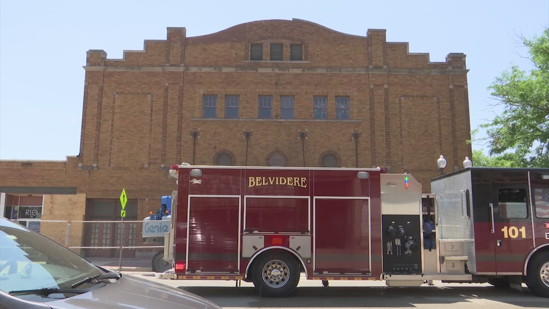 Roof of Belvidere’s tornadodamaged Apollo Theater catches fire