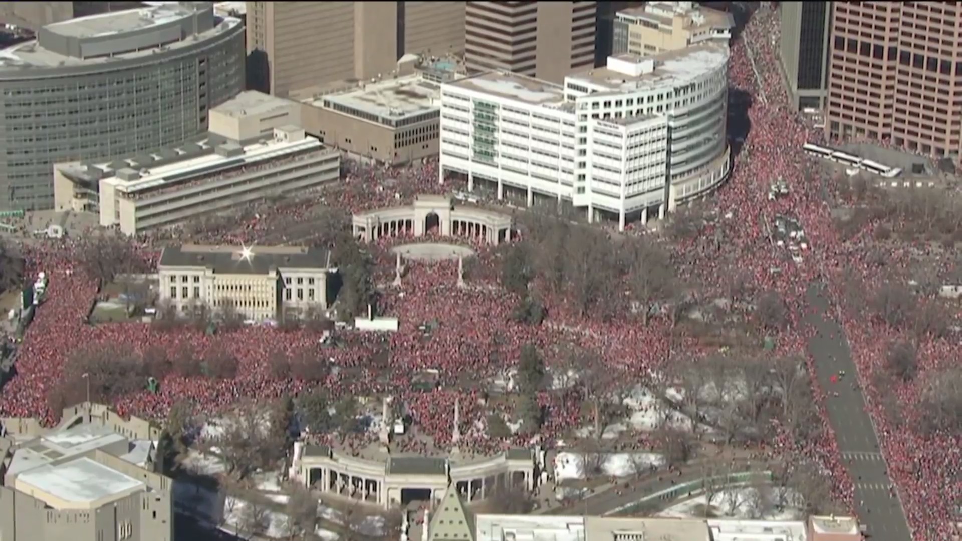Thousands prepare to head to Denver for Avs parade – FOX31 Denver