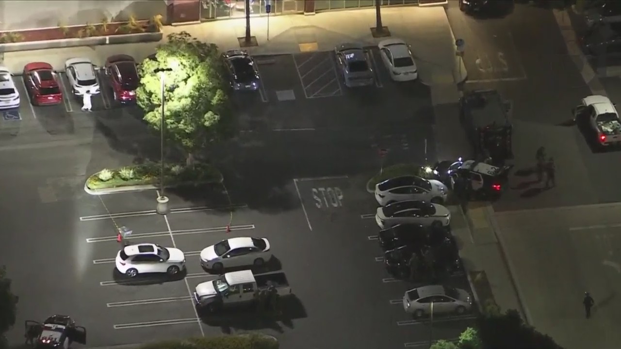 Police in standoff with armed man in Orange County – KTLA