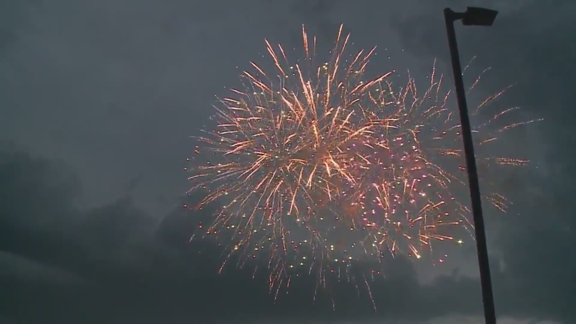 First firework shows light up KC skies to start the July 4th weekend