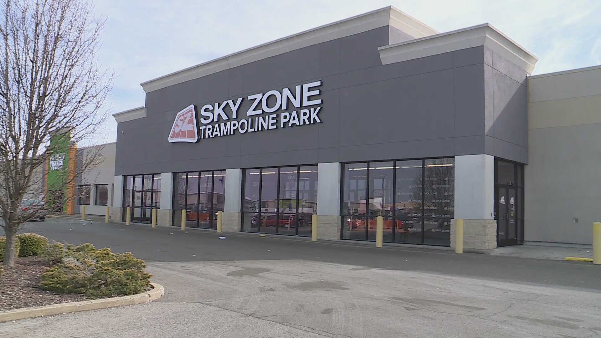 Huge fight broke out at Sky Zone in Fairview Heights, Illinois FOX 2