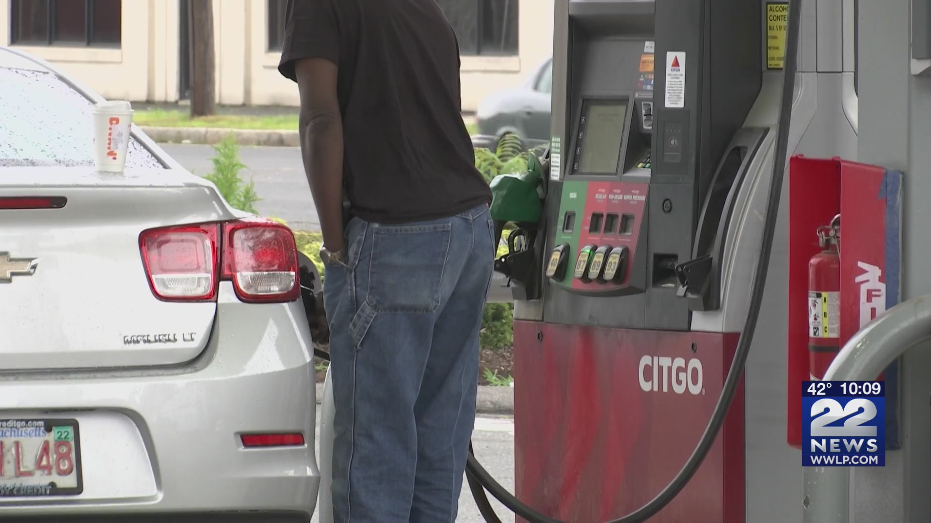 How to properly dispense of gasoline while at the pumps WWLP