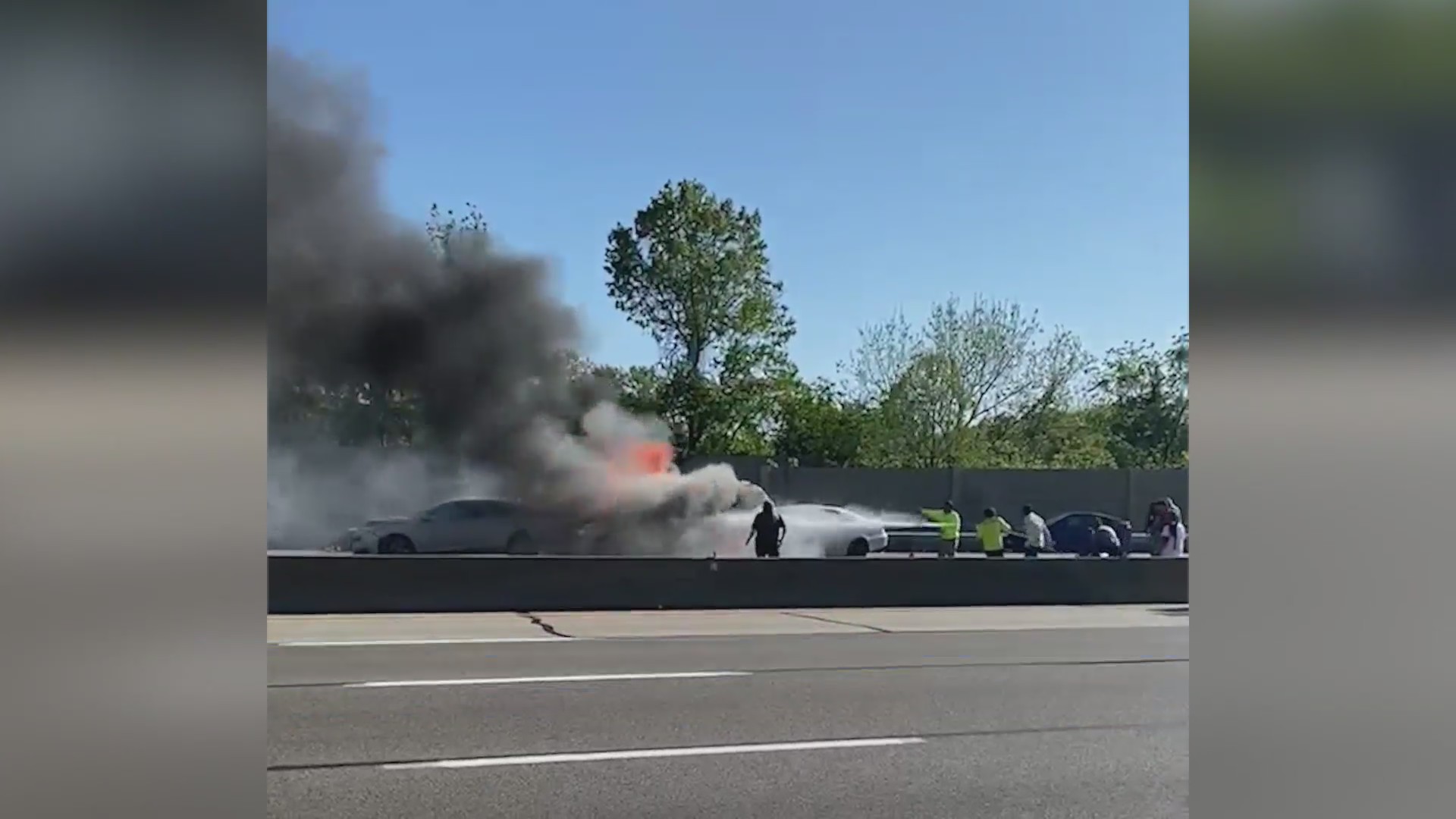 1 died, 2 seriously injured in crash on I-270 – FOX 2