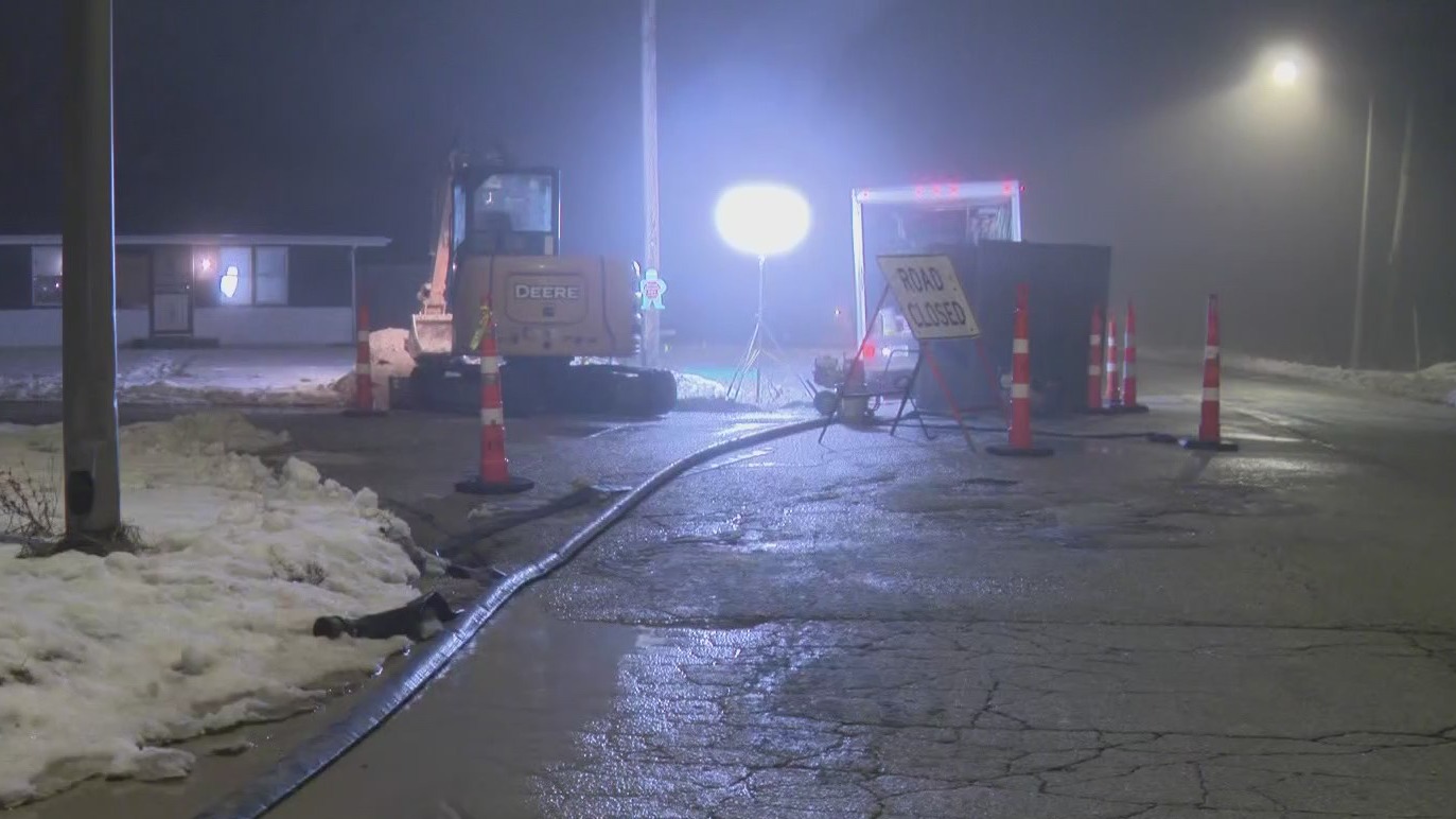 Water main breaks in Dixmoor trigger boil order for some residents – WGN-TV