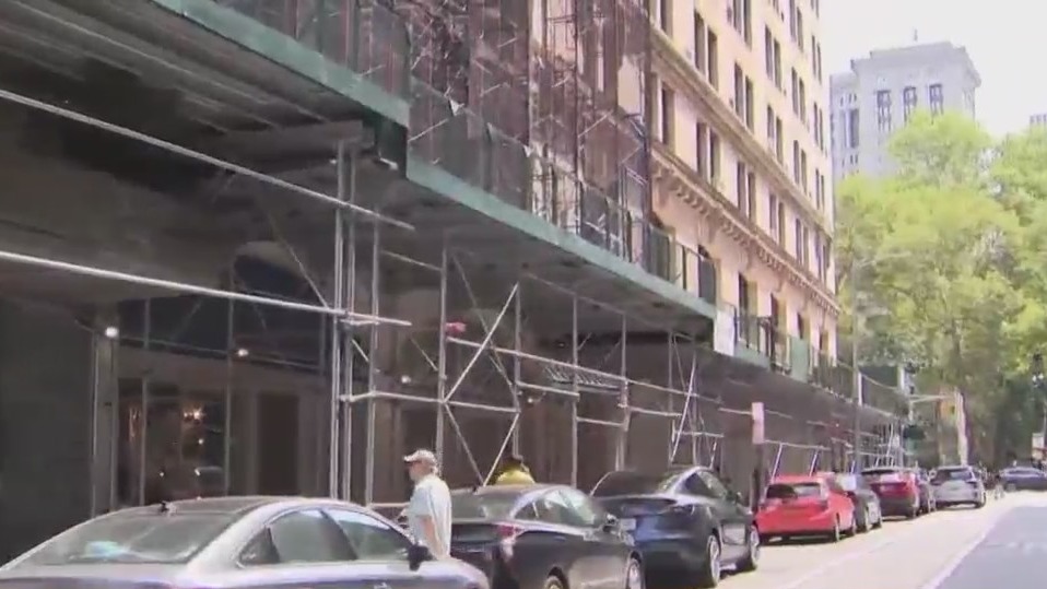 NYC mayor unveils plan to speed up removal of scaffolding, construction