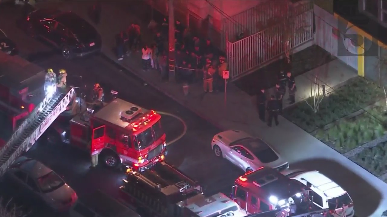 Crews battle structure fire in Westlake – KTLA
