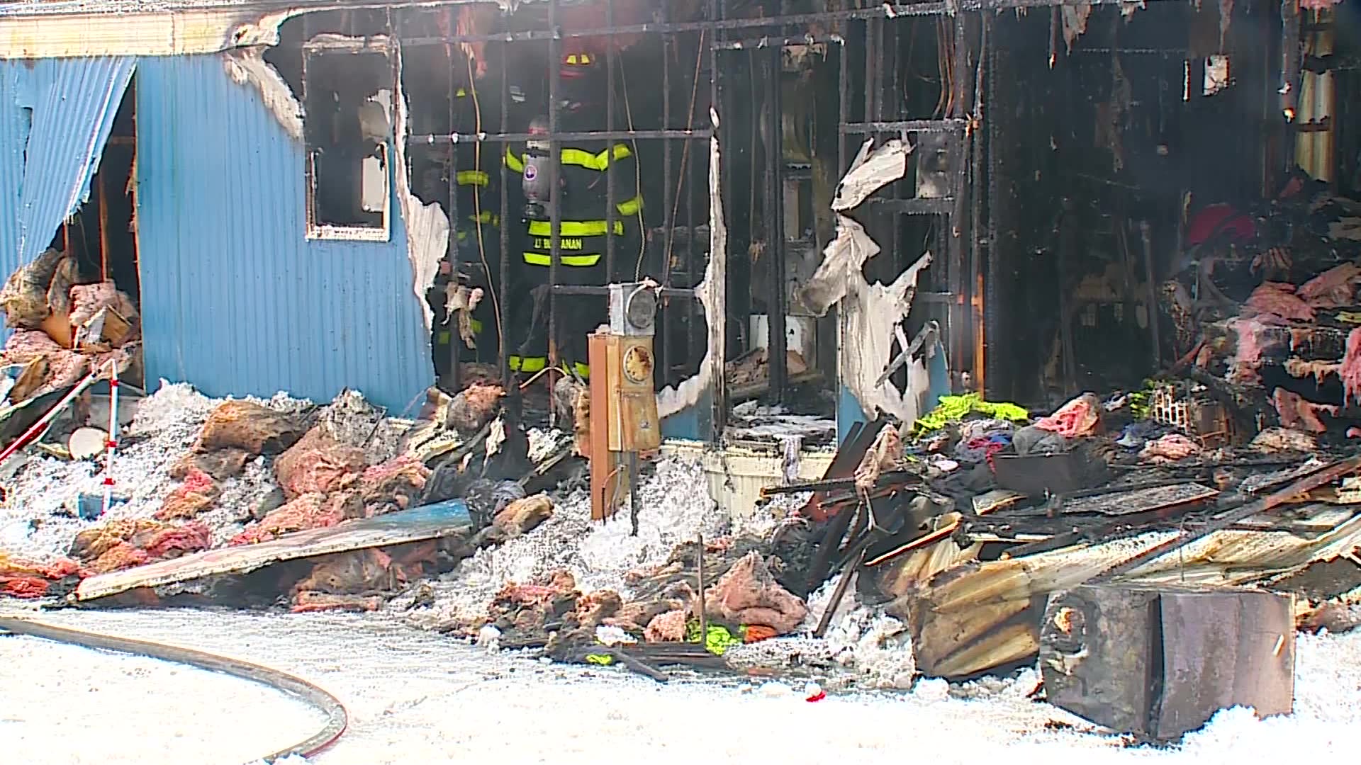 Fire destroys mobile home north of Grand Rapids – WOODTV.com