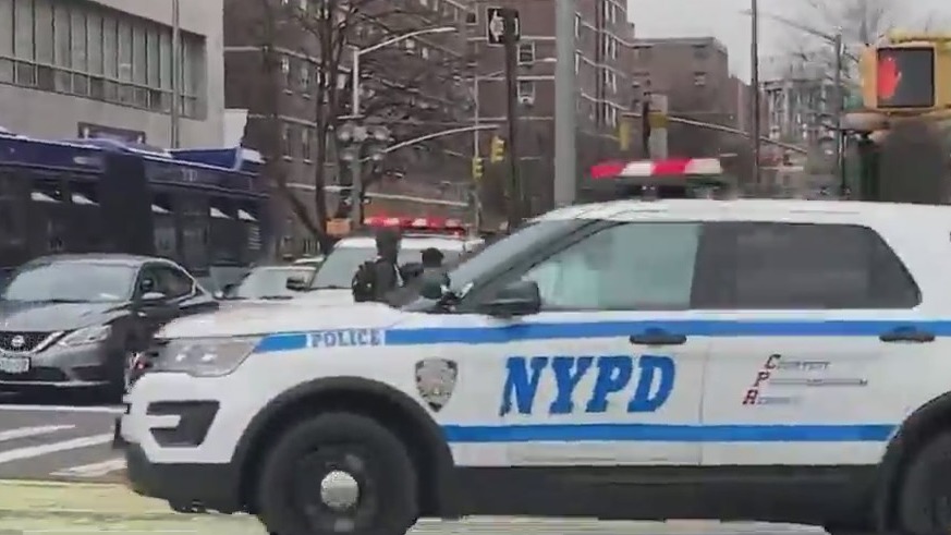 Man stabbed 3 times near Manhattan subway station; suspect on the loose ...