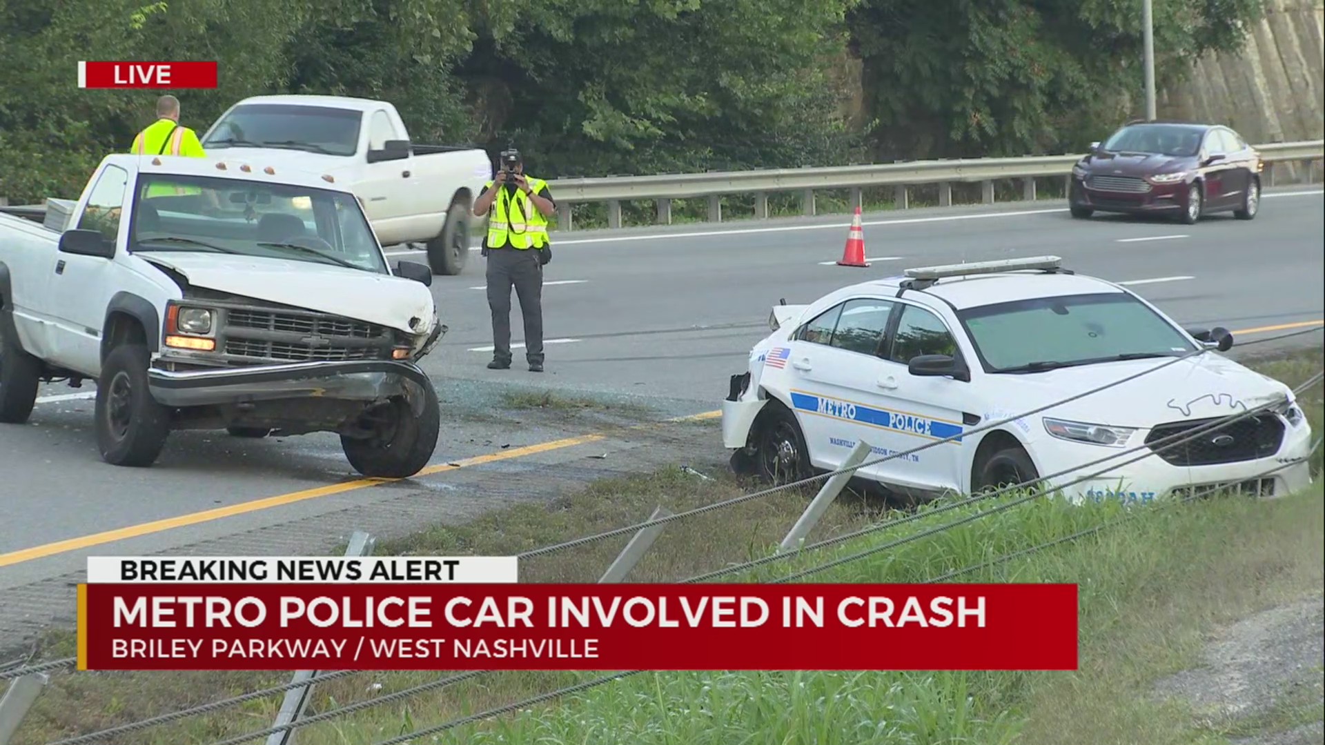 Metro police cruiser struck on Briley Parkway – WKRN News 2