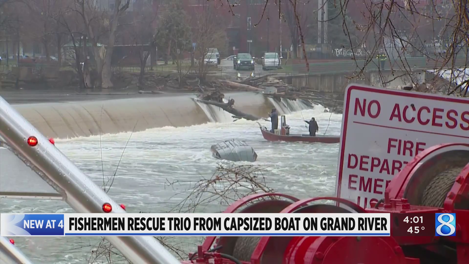 Fishermen rescue trio from capsized boat on Grand River – WOODTV.com