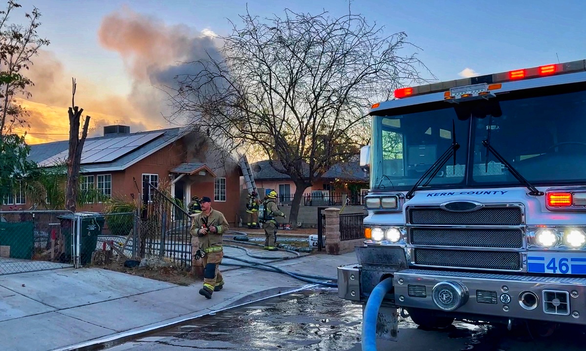 Firefighters battle, extinguish structure fire in Lamont: KCFD – KGET ...