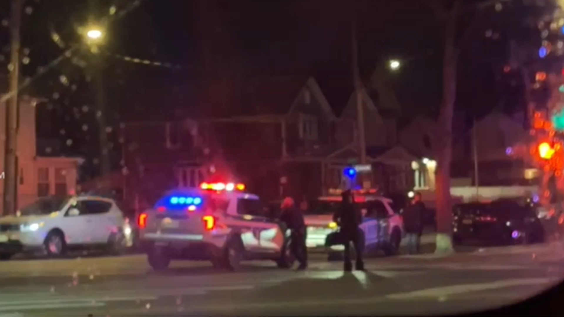NYPD cop injured in hit-and-run in Queens – PIX11